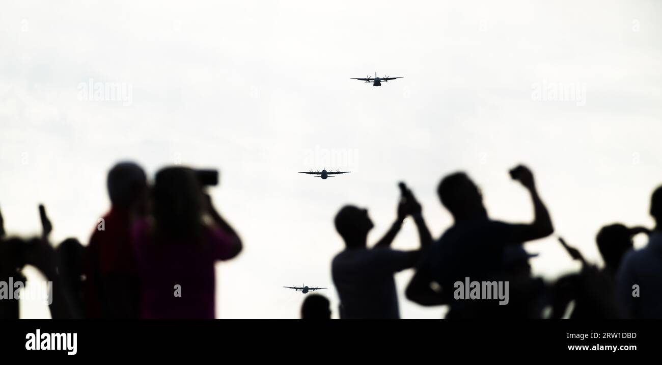 EDE - A mass dropping of paratroopers during the 79th commemoration of the Airborne Airborne Landings, which inaugurated the Allied battle for Arnhem in September 1944. ANP JEROEN JUMELET netherlands out - belgium out Credit: ANP/Alamy Live News Stock Photo