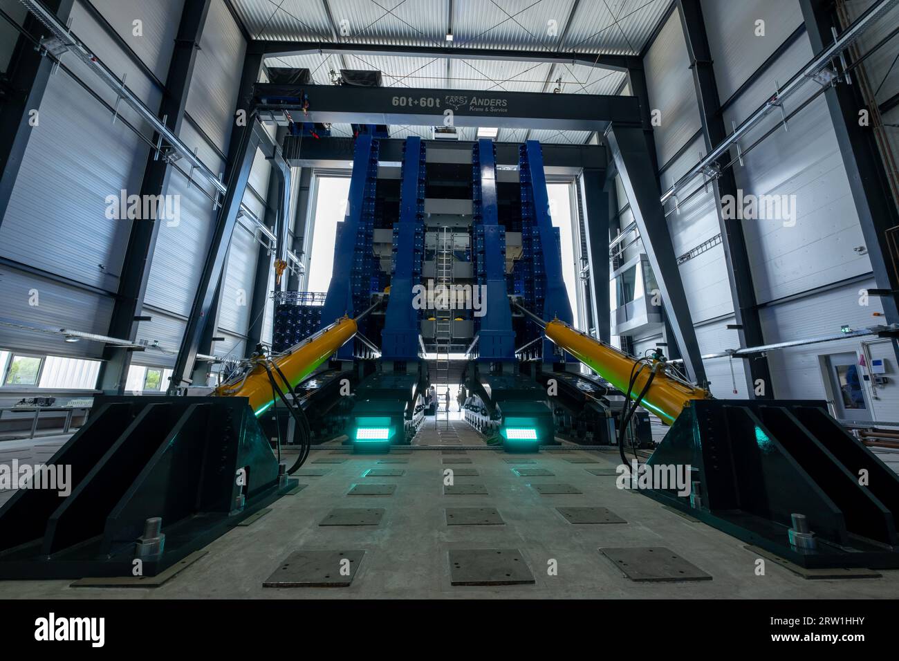 30.06.2023, Germany, Bremen, Bremerhaven - Inauguration of the 115m+ rotor blade test rig (for wind turbines) at the Fraunhofer Institute IWES, view o Stock Photo