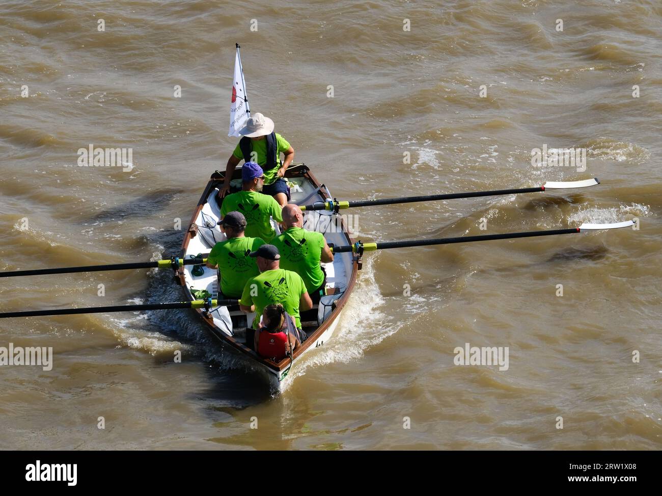 Millenium Bridge, London, UK. 16th Sept 2023. The Great River Race, a boat race covering 21.6 miles from Millwall to Richmond .Credit: Matthew Chattle/Alamy Live News Stock Photo