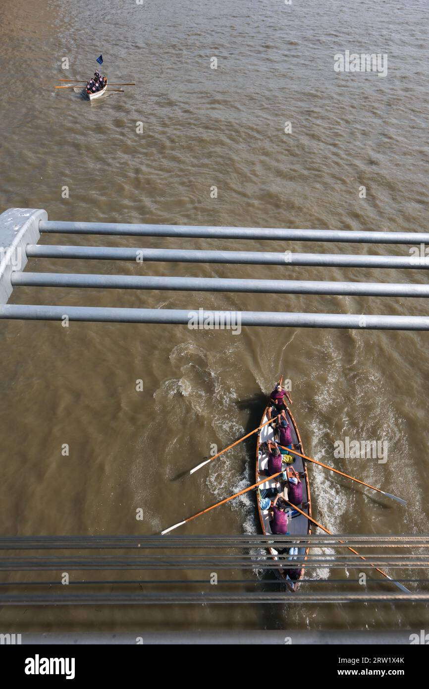 Millenium Bridge, London, UK. 16th Sept 2023. The Great River Race, a boat race covering 21.6 miles from Millwall to Richmond .Credit: Matthew Chattle/Alamy Live News Stock Photo
