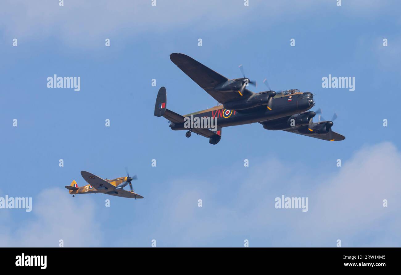 Duxford, Cambridgeshire, UK. 16th Sep 2023. A Lancaster and Spitfire