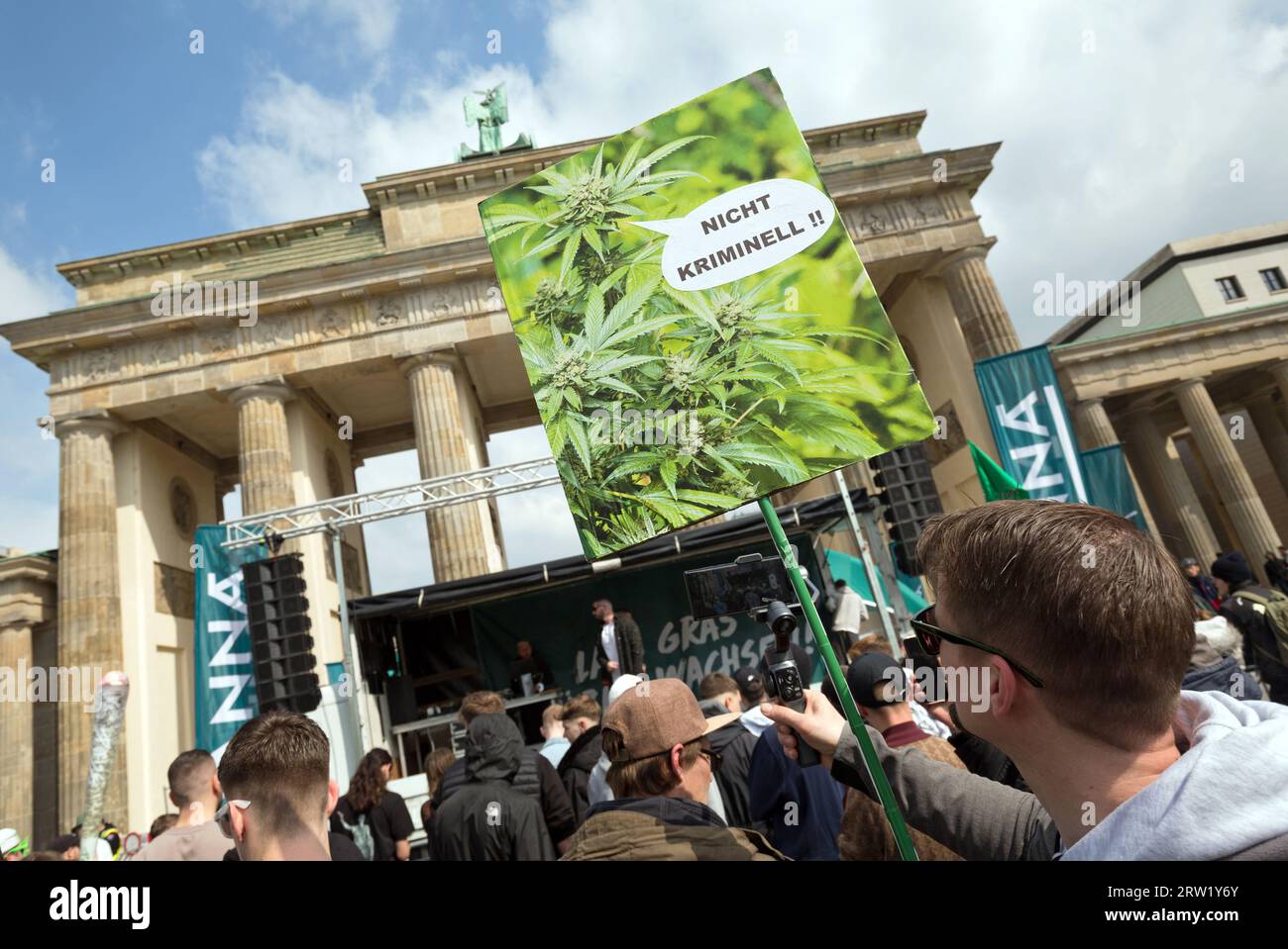 20.04.2023, Germany, Berlin, Berlin - Demonstration for cannabis legalisation at the Brandenburg Gate. Under the slogan: Decriminalisation immediately Stock Photo