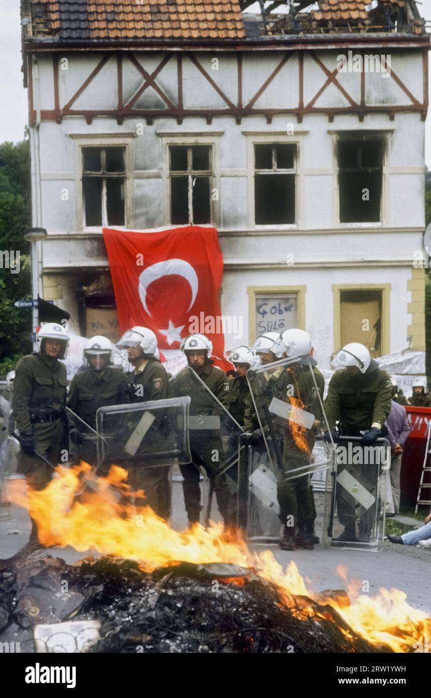 31.05.1993, Germany, North Rhine-Westphalia, Solingen - Racist arson attack on the house of the Turkish Genc family with 5 victims (29.5.1993). Two da Stock Photo