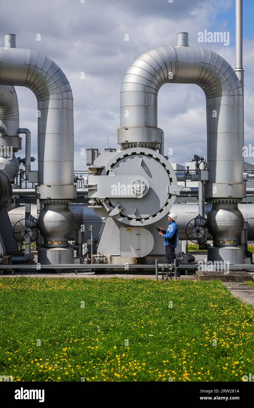 07.08.2023, Germany, North Rhine-Westphalia, Werne - Compressor station for natural gas and in future also hydrogen. With its H2 training track, Open Stock Photo