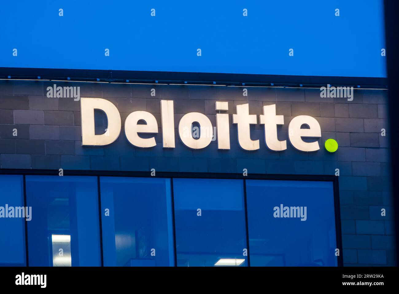 Financial and accounting logo hi res stock photography and images Alamy