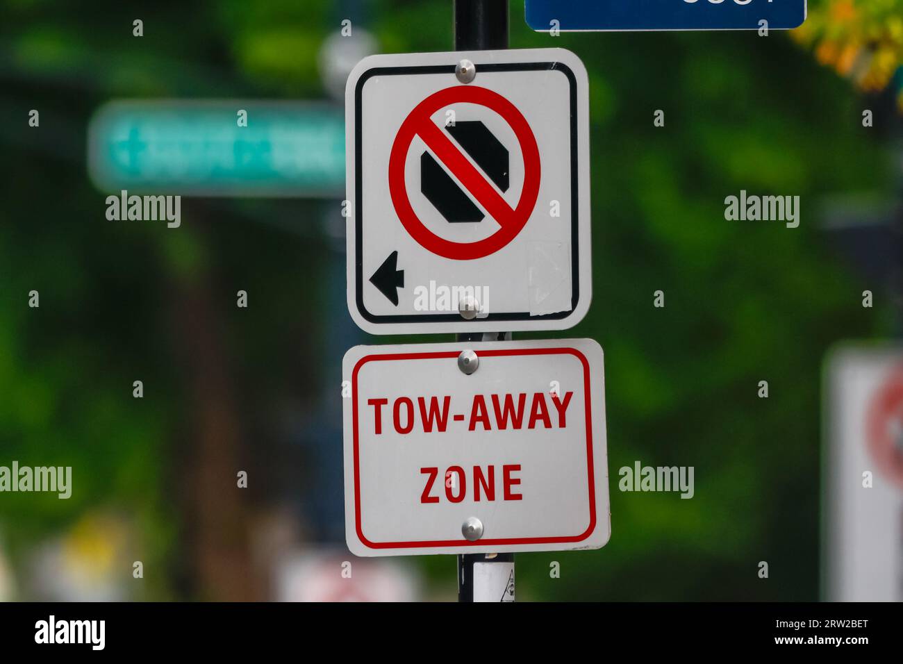 Tow away zone sign hi-res stock photography and images - Alamy