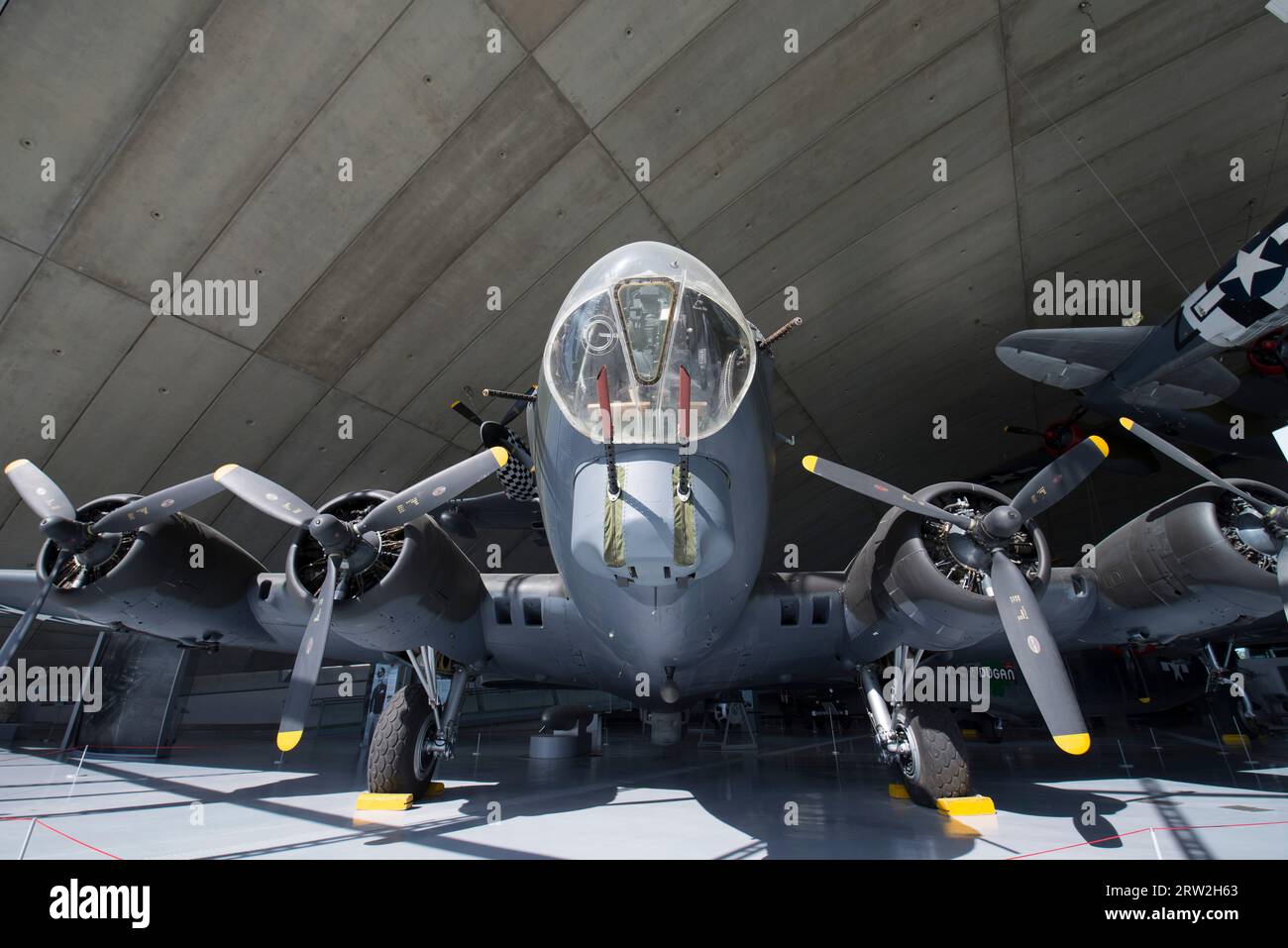B 17 cockpit hi-res stock photography and images - Alamy