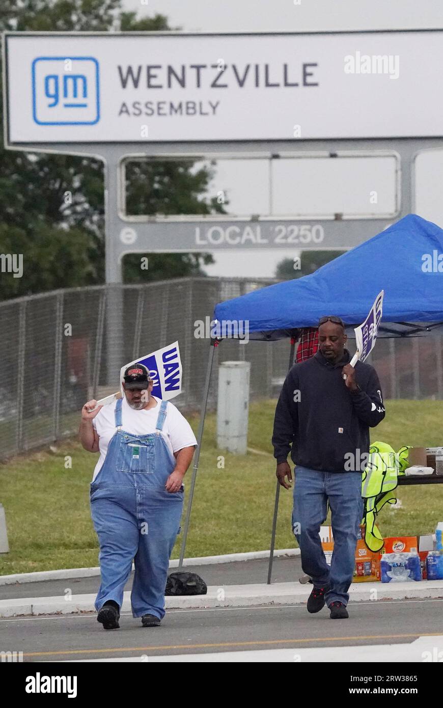 Assembly line workers ford hires stock photography and images Alamy
