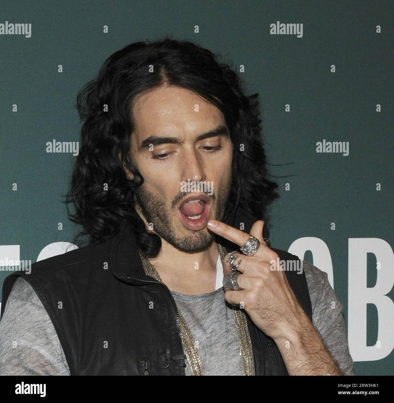 Russell brand comedian actor hi-res stock photography and images - Alamy 