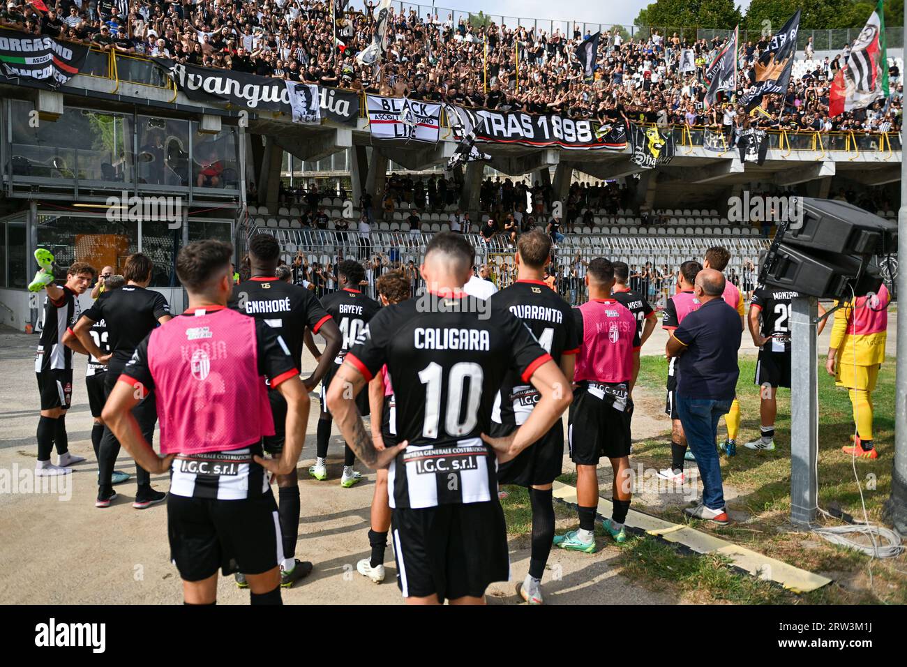 Palermo gave a jersey to all its away fans in Ascoli