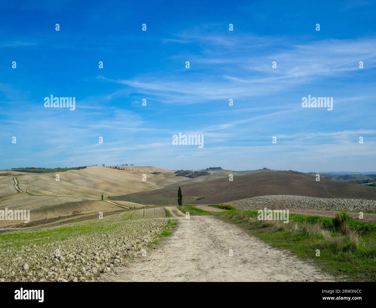 Landscape hills road hi-res stock photography and images - Alamy
