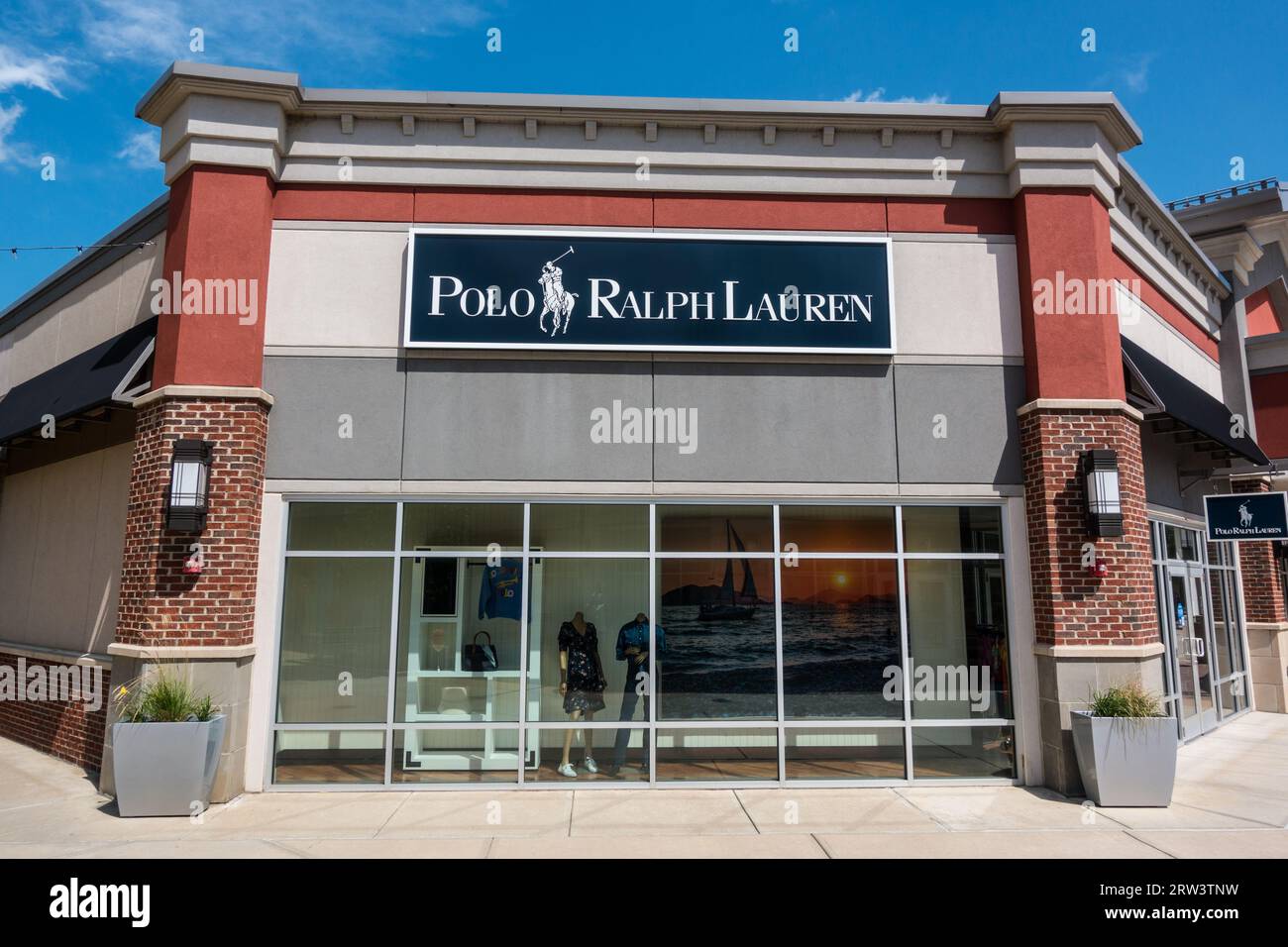 Polo ralph lauren outlet store hi-res stock photography and images - Alamy