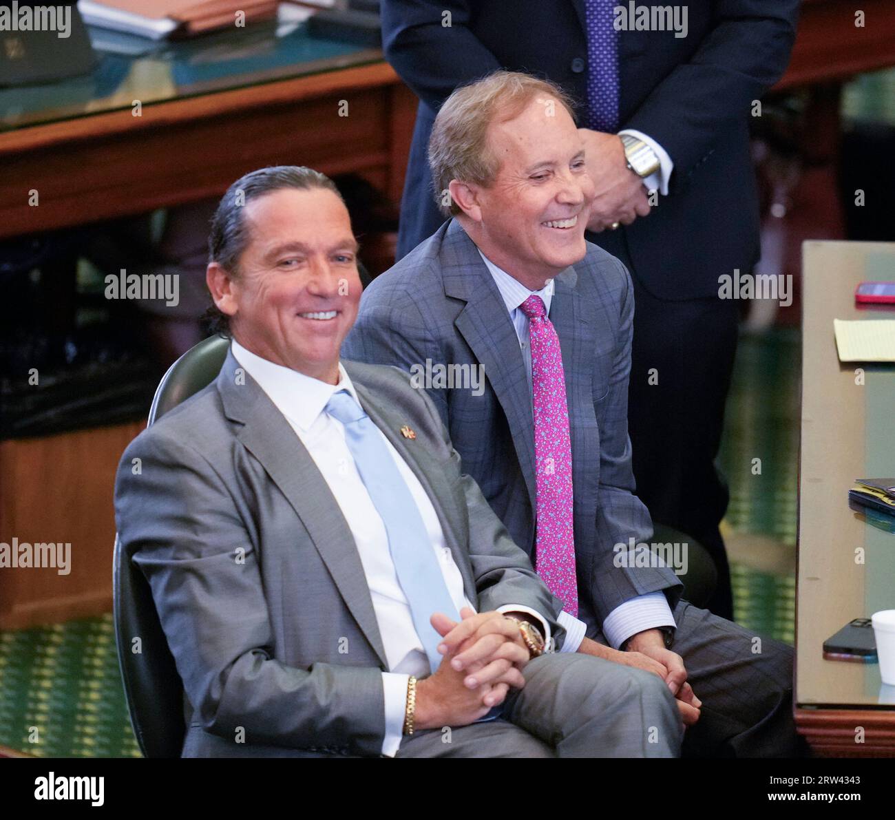 Austin, Texas, USA. 16th Sep 2023. Texas Attorney General KEN PAXTON smiles while he sits sits with his lawyers TONY BUZBEE and MITCH LITTLE before testimony on September 15, 2023. Paxton will be reinstated as Texas Attorney General after surviving an impeachment vote on 16 counts in the Texas Senate on September 16, 2023. Paxton did not attend the final day of the trial. Credit: Bob Daemmrich/Alamy Live News Stock Photo