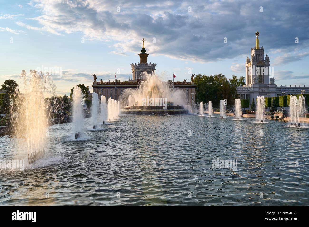 Moscow, Russia. 9th September 2023. Water pool with fountains at the center of VDNH - center national exhibition. © Igor Ilyutkin Stock Photo