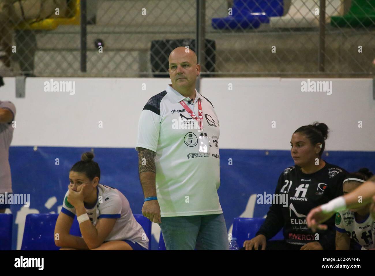 Oviedo, Asturias, Spain. 16th Sep, 2023. Oviedo, Spain, 16th September, 2023: The coach of Elda Prestigio, Jose Maria Vives during the 3rd Matchday of the Liga Guerreras Iberdrola 2023-24 between Lobas Global Atac Oviedo and Elda Prestigio, on September 16, 2023, at the Florida Arena Municipal Sports Center, in Oviedo, Spain. (Credit Image: © Alberto Brevers/Pacific Press via ZUMA Press Wire) EDITORIAL USAGE ONLY! Not for Commercial USAGE! Credit: ZUMA Press, Inc./Alamy Live News Stock Photo