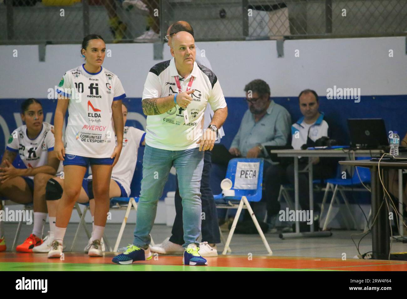 Oviedo, Asturias, Spain. 16th Sep, 2023. Oviedo, Spain, 16th September, 2023: The coach of Elda Prestigio, Jose Maria Vives during the 3rd Matchday of the Liga Guerreras Iberdrola 2023-24 between Lobas Global Atac Oviedo and Elda Prestigio, on September 16, 2023, at the Florida Arena Municipal Sports Center, in Oviedo, Spain. (Credit Image: © Alberto Brevers/Pacific Press via ZUMA Press Wire) EDITORIAL USAGE ONLY! Not for Commercial USAGE! Credit: ZUMA Press, Inc./Alamy Live News Stock Photo