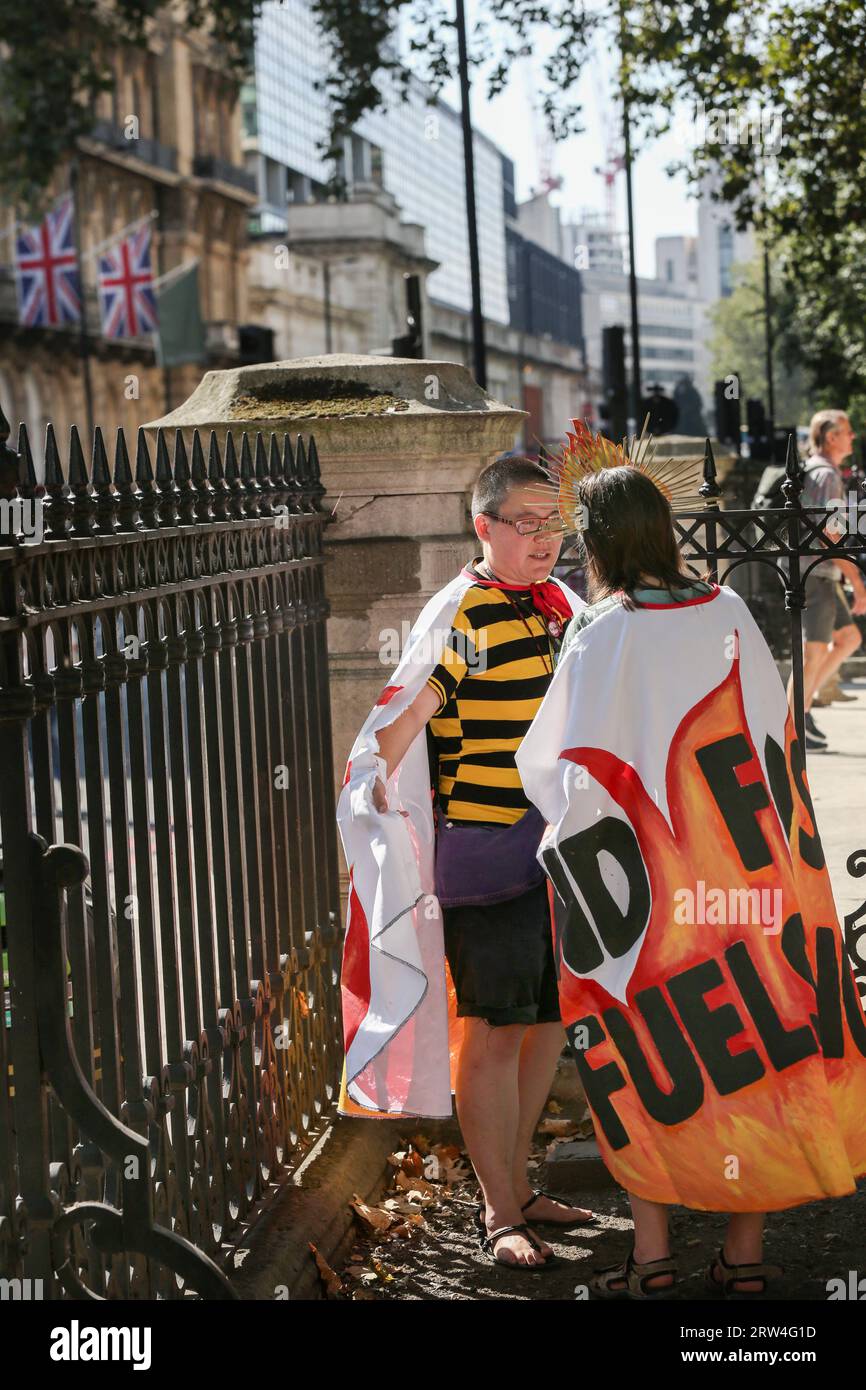 london-uk-16th-sep-2023-a-protester-wears-a-cape-saying-end-fossil