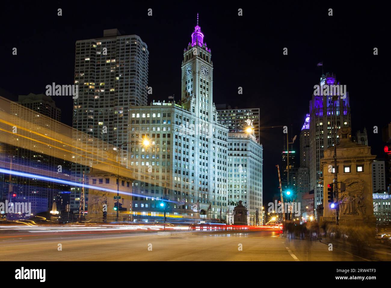 Chicago rush hour traffic from Lower Wacker Drive towards the Wrigley