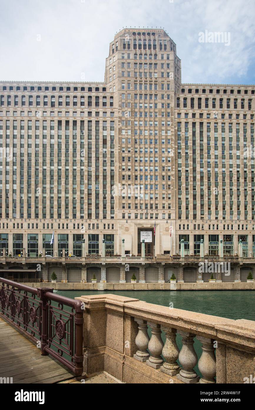 Usa illinois chicago merchandise mart hi-res stock photography and ...