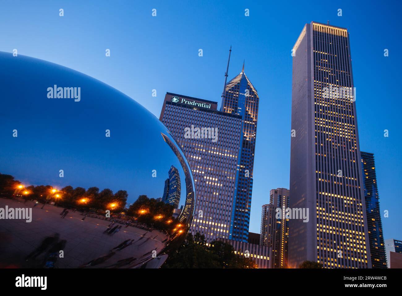 Chicago skyline night 2014 hi-res stock photography and images - Alamy