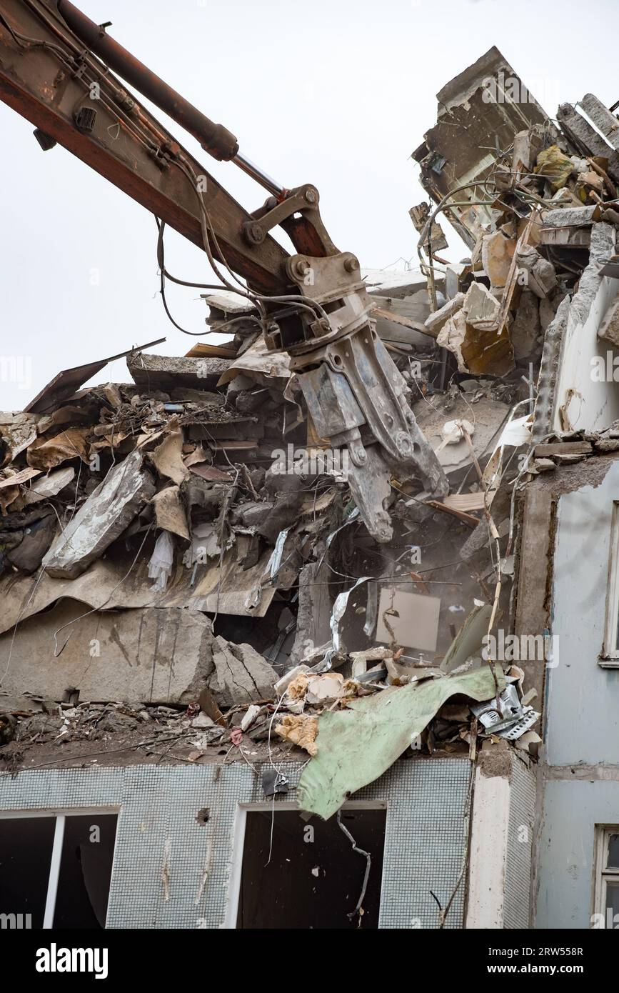 Demolition of a residential house using building hydraulic shears Stock