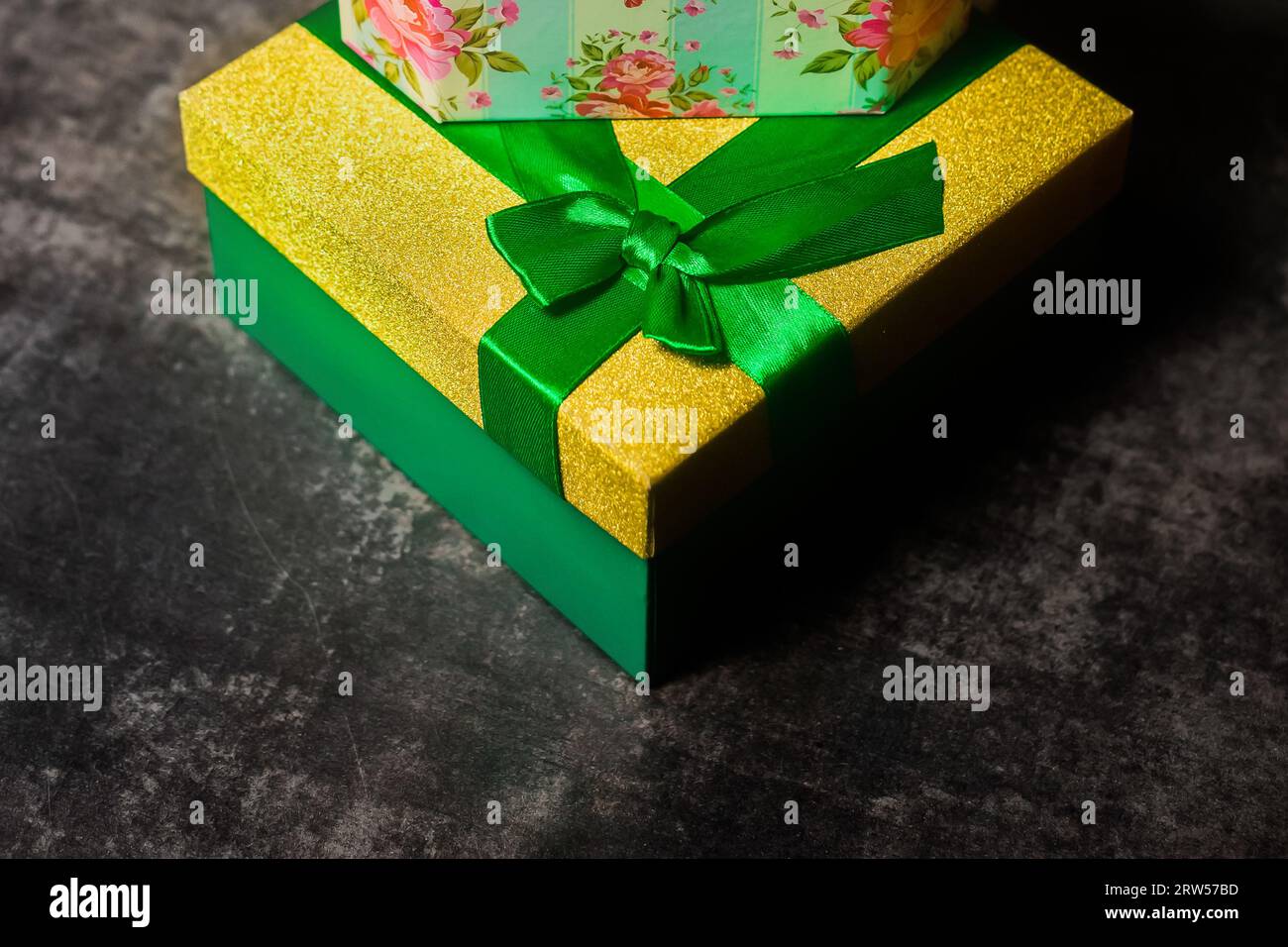 New Year's gifts beautiful gift box yellow and green ribbon Stock Photo Alamy