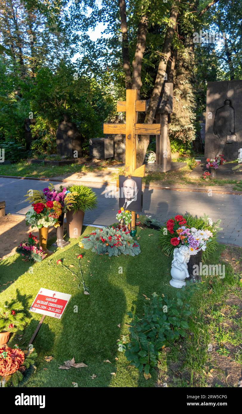 Moscow, Russia - 08.06.2023 - Memorial to the famous soviet russian artist and actorVasiliy Lanovoy at novodevichy cemetery Stock Photo