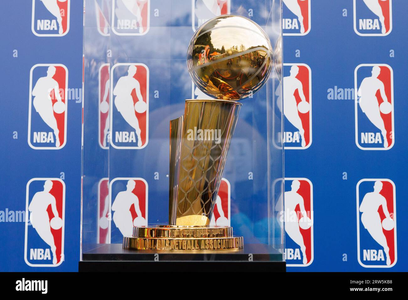 Larry o'brien trophy hi-res stock photography and images - Alamy