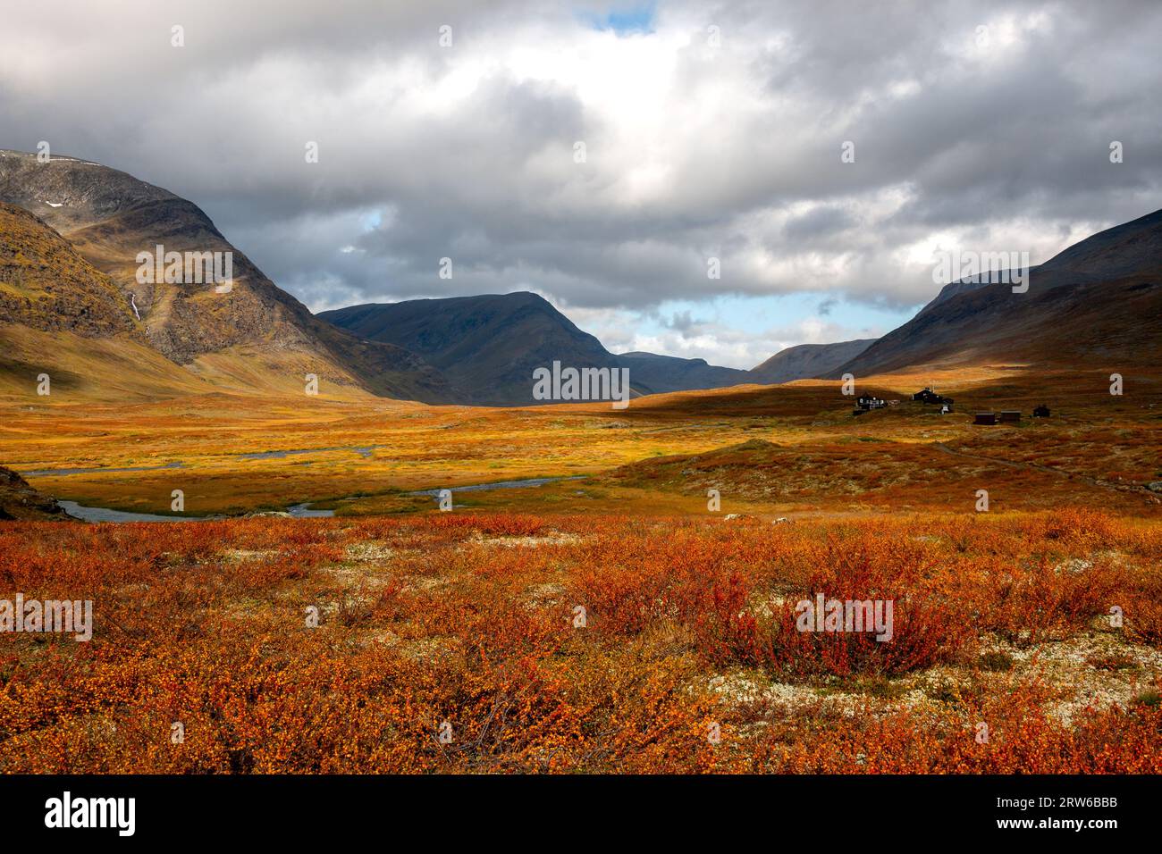 Mountains around Salka Mountain Hut on Kungsleden hiking trail in early September, Lapland, Sweden Stock Photo