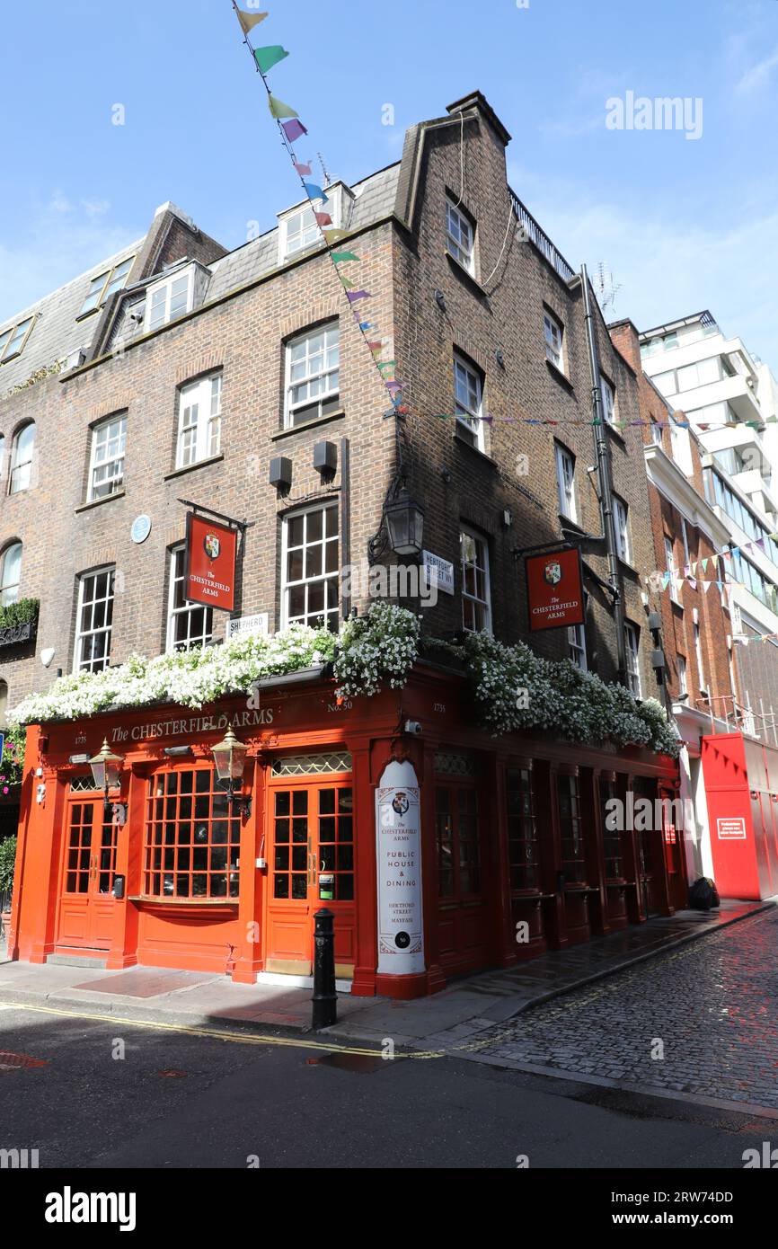 Exterior Of Chesterfield Arms Hertford St, Mayfair London, Uk September 