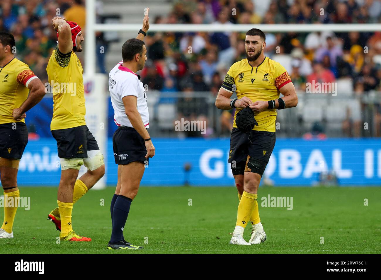 Bordeaux, France. 17th Sep, 2023. BORDEAUX, FRANCE - SEPTEMBER 17: Referee Mathieu Raynal gestures, Cristian Chirica of Romania during the Rugby World Cup France 2023 match between South Africa and Romania at Stade de Bordeaux on September 17, 2023 in Bordeaux, France. (Photo by Hans van der Valk/Orange Pictures) Credit: Orange Pics BV/Alamy Live News Stock Photo