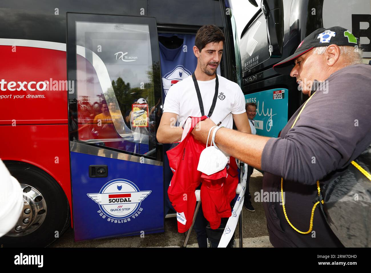 Madrid, Spain. 17th Sep, 2023. Real Madrid International player Belgian Thibaut Courtois pays a visit to Soudal Quick-Step team after stage 21, the final stage of the 2023 edition of the 'Vuelta a Espana', from Hipodromo de la Zarzuela to Madrid. Paisaje de la Luz (101, 1 km), in Spain, Sunday 17 September 2023. The Vuelta takes place from 26 August to 17 September. BELGA PHOTO PEP DALMAU Credit: Belga News Agency/Alamy Live News Stock Photo