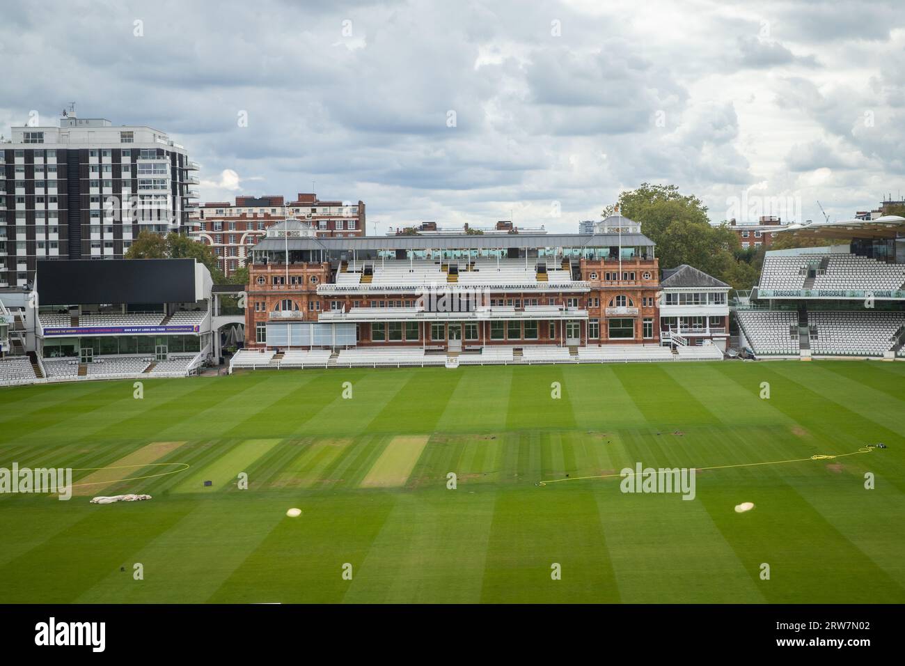 Lords cricket ground hi-res stock photography and images - Alamy