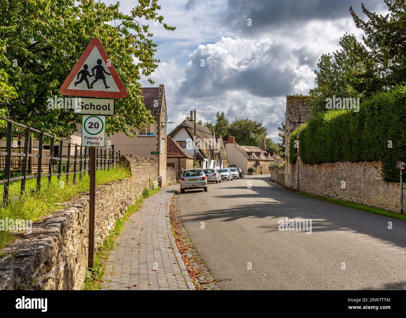 Picturesque, cottage lined streets in Bretforton, Worcestershire ...