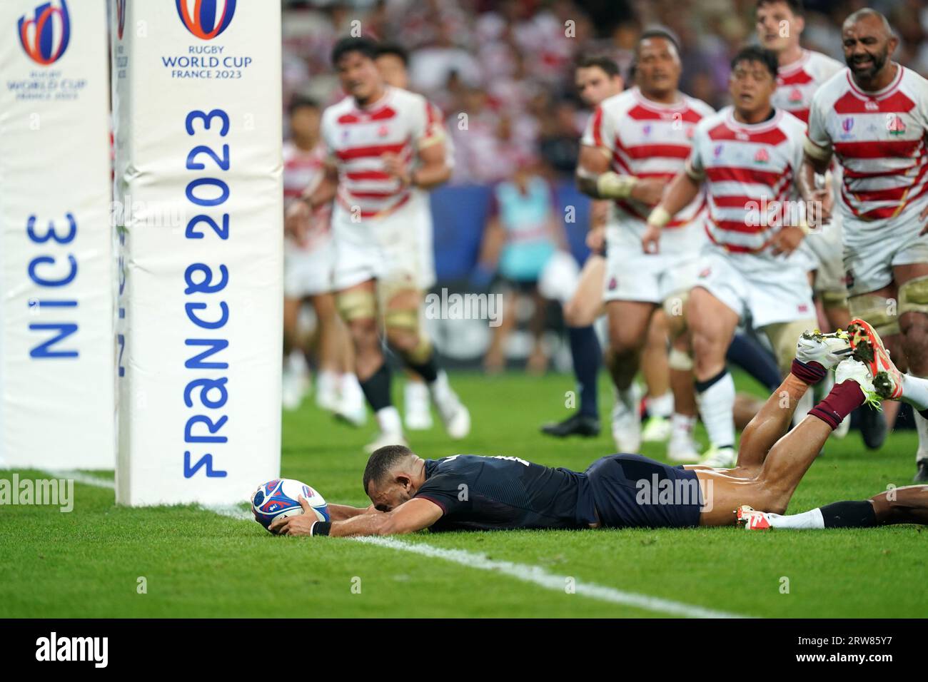England's Joe Marchant scores their side's fourth try of the game during the Rugby World Cup 2023, Pool D match at the Stade De Nice, France. Picture date: Sunday September 17, 2023. Stock Photo