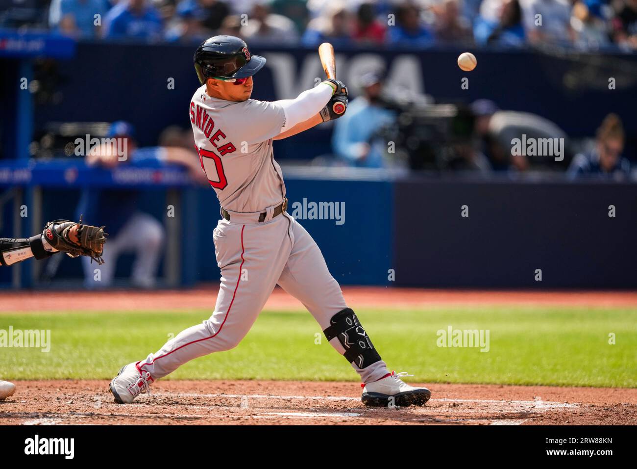 Toronto, Canada. 17th Sep, 2023. September 17, 2023, Toronto, ON, CANADA: Boston  Red Sox left fielder Rob Refsnyder (30) hits a single against the Toronto  Blue Jays during fifth inning American League