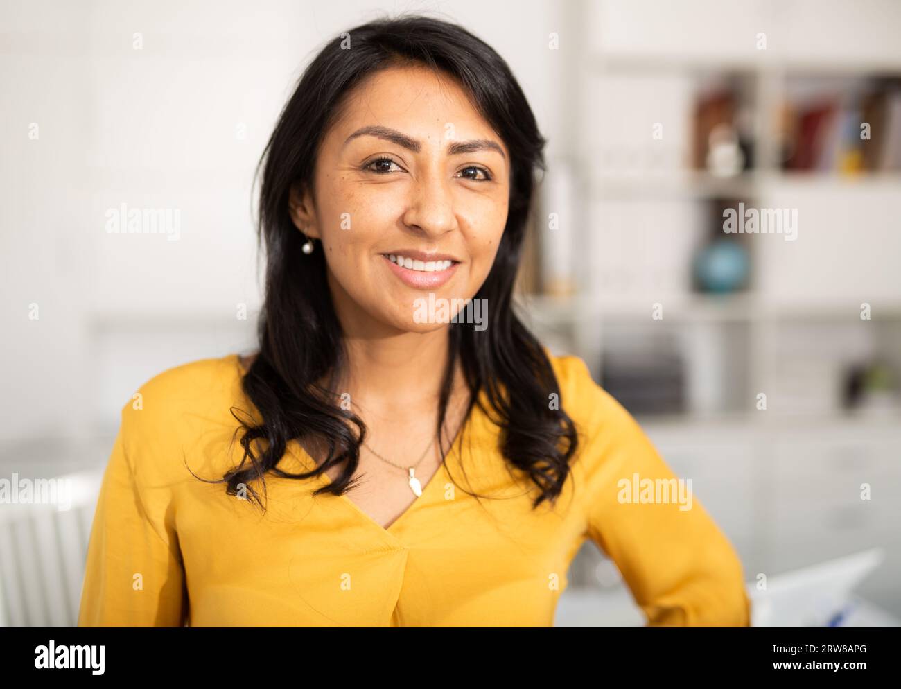 Woman latin american ethnicity hi-res stock photography and images - Alamy