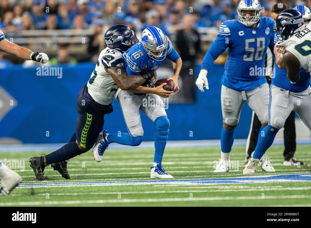 DETROIT, MI - SEPTEMBER 17: Seattle Seahawks Defensive End (55) Dre'Mont Jones gets a hold of a scrambling Detroit Lions QB (16) Jared Goff during the game between Seattle Seahawks and Detroit Lions on September 17, 2023 at Ford Field in Detroit, MI (Photo by Allan Dranberg/CSM) (Credit Image: © Allan Dranberg/Cal Sport Media) Credit: Cal Sport Media/Alamy Live News Stock Photo