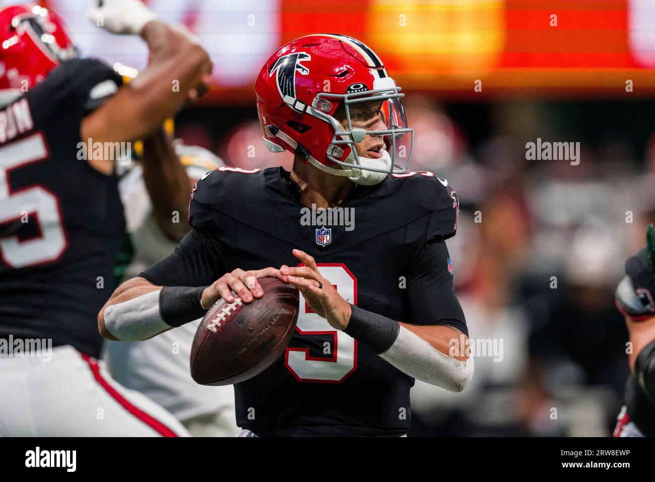 Atlanta Falcons quarterback Desmond Ridder (9) works during the first half  of an NFL football game against the Green Bay Packers, Sunday, Sep. 17,  2023, in Atlanta. The Atlanta Falcons won 25-24. (