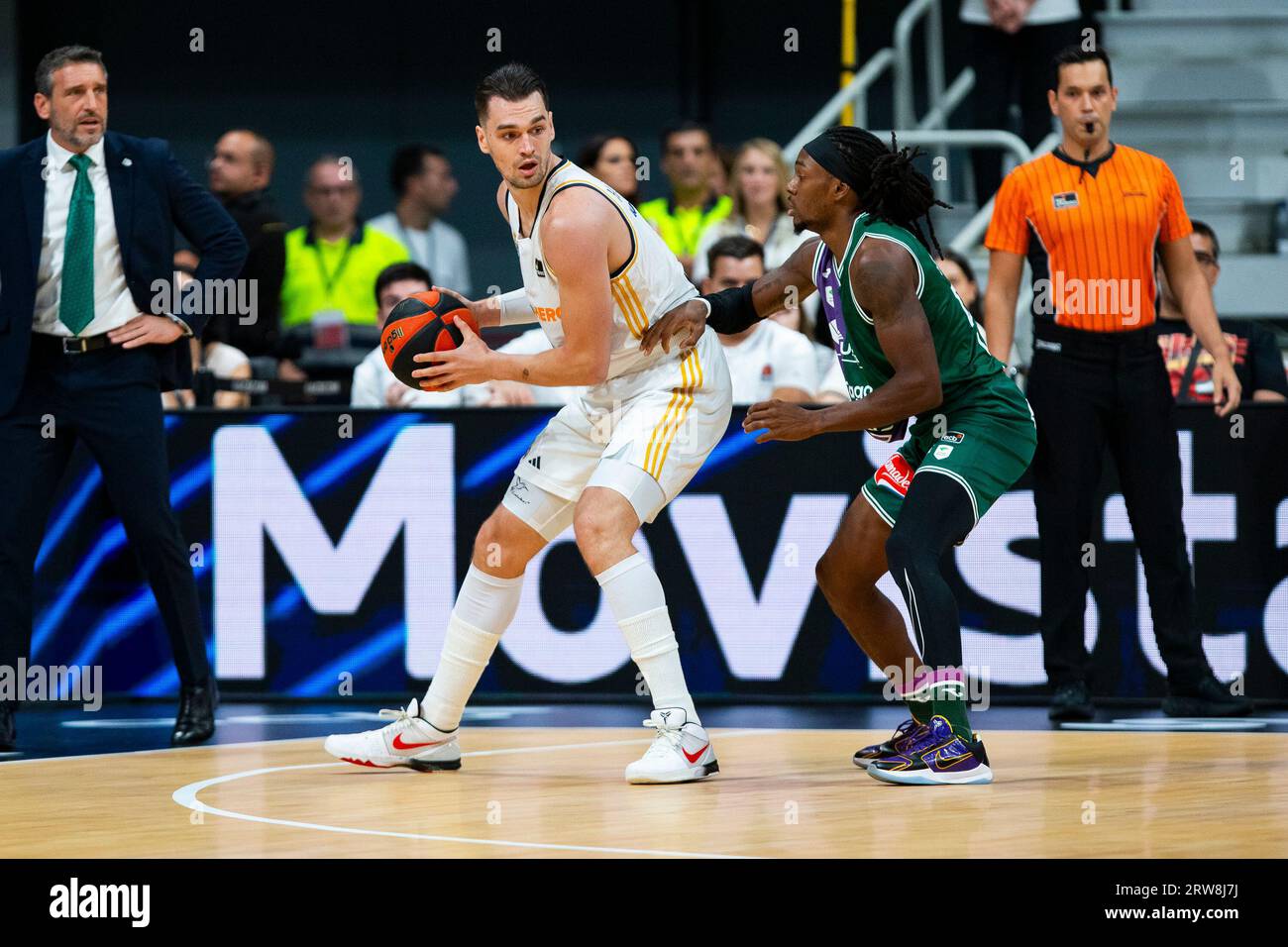 Murcia Region of Murcia Spain September 17, 2023. MARIO HEZONJA Croatia player of Real Madrid Basketball KENDRICK PERRY Montenegro player from Unicaja Baloncesto Malaga, UNICAJA Bsket Malaga vs Real Madrid Super Copa Basket Endesa Final match Sports Palace Murcia September 17, 2023 Credit: Pascu Méndez/Alamy Live News Stock Photo