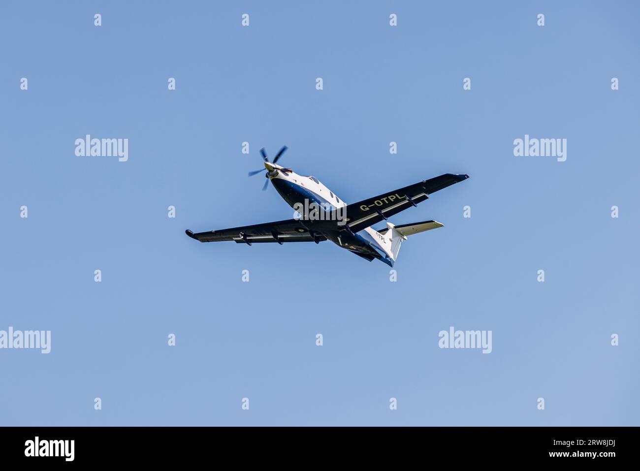 A DAUGH LEASING LLP Pilatus PC-12/47E light aircraft flying, climbing after take-off from Fairoaks Airport, Chobham, Surrey Stock Photo
