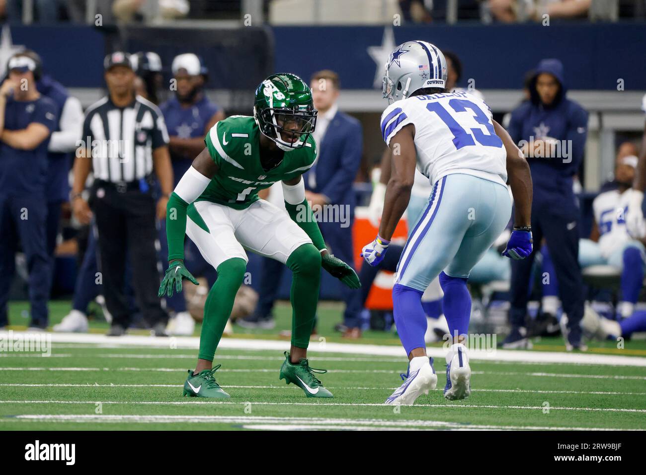 New York Jets cornerback Sauce Gardner (1) defends against Dallas