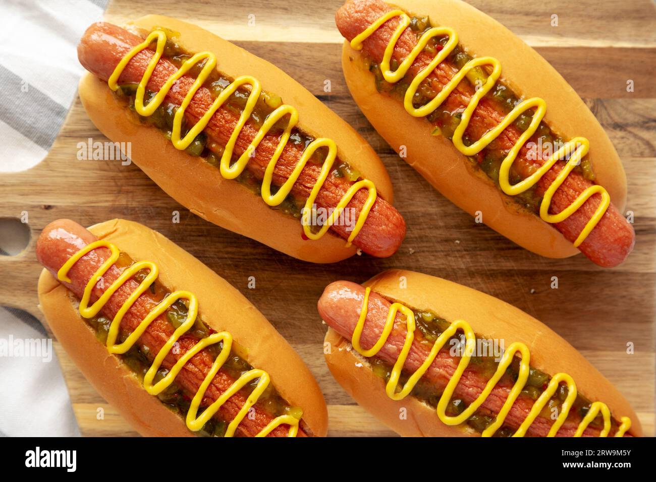 https://c8.alamy.com/comp/2RW9M5Y/homemade-gourmet-hot-dogs-with-sweet-relish-and-mustard-top-view-flat-lay-overhead-from-above-2RW9M5Y.jpg