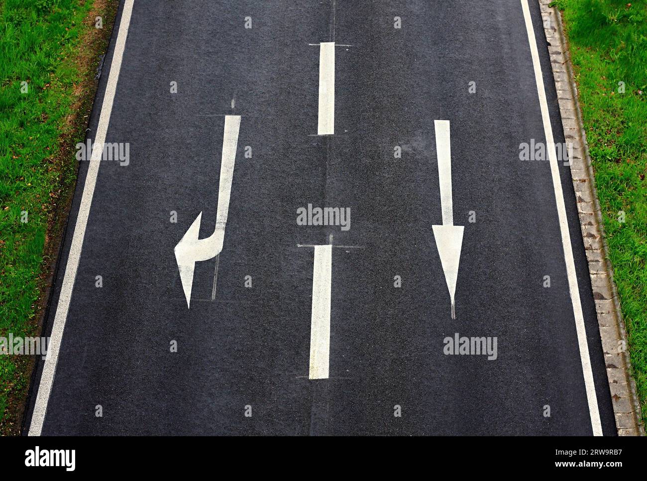 Motorway with right-turn lane and straight ahead lane, detail, with green strip right and left Stock Photo