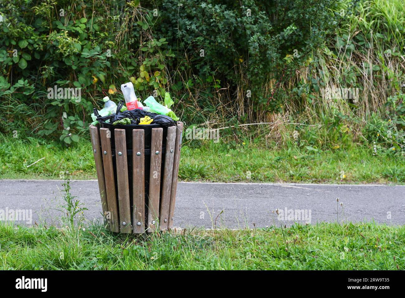 Full bin hires stock photography and images Alamy