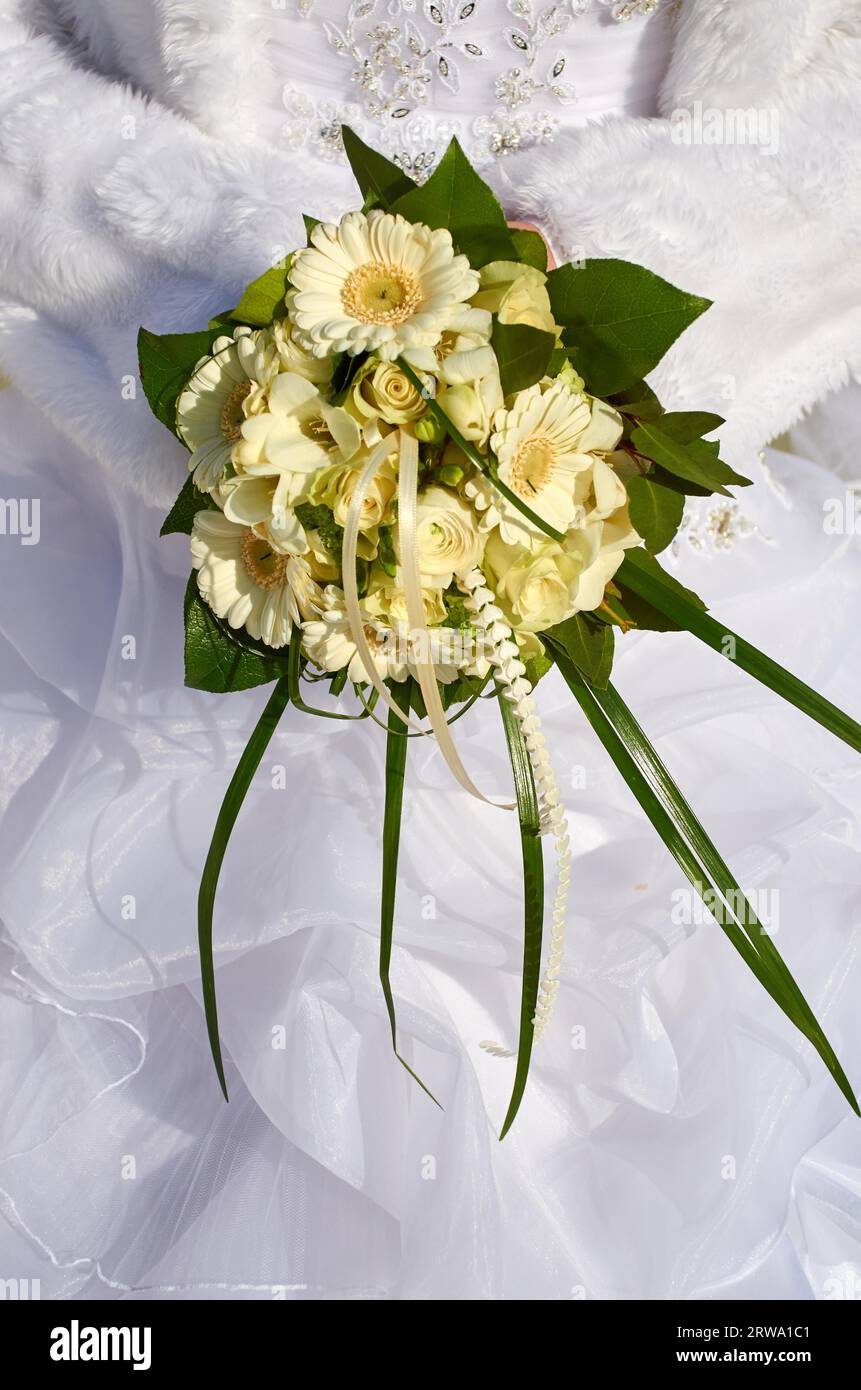 Bride holding wedding bouquet white roses Stock Photo - Alamy