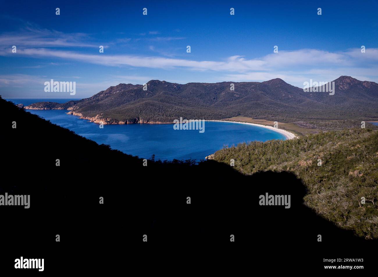 Wineglass Bay Lookout: The beautiful beach Wineglass Bay on the east coast of Tasmania has crysal clear blue water and is formed like a wingeglass Stock Photo