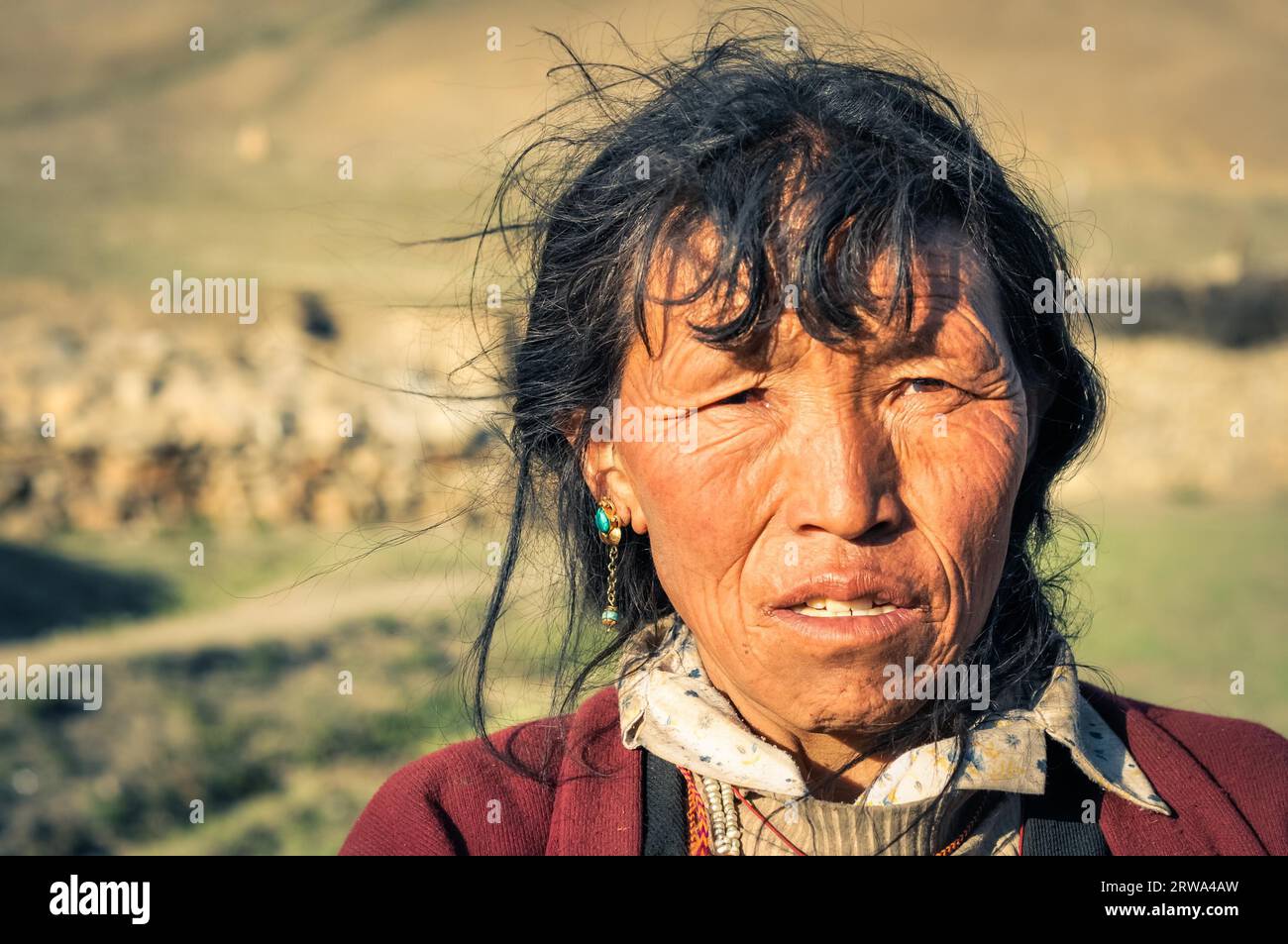 Black haired old woman hi-res stock photography and images - Alamy