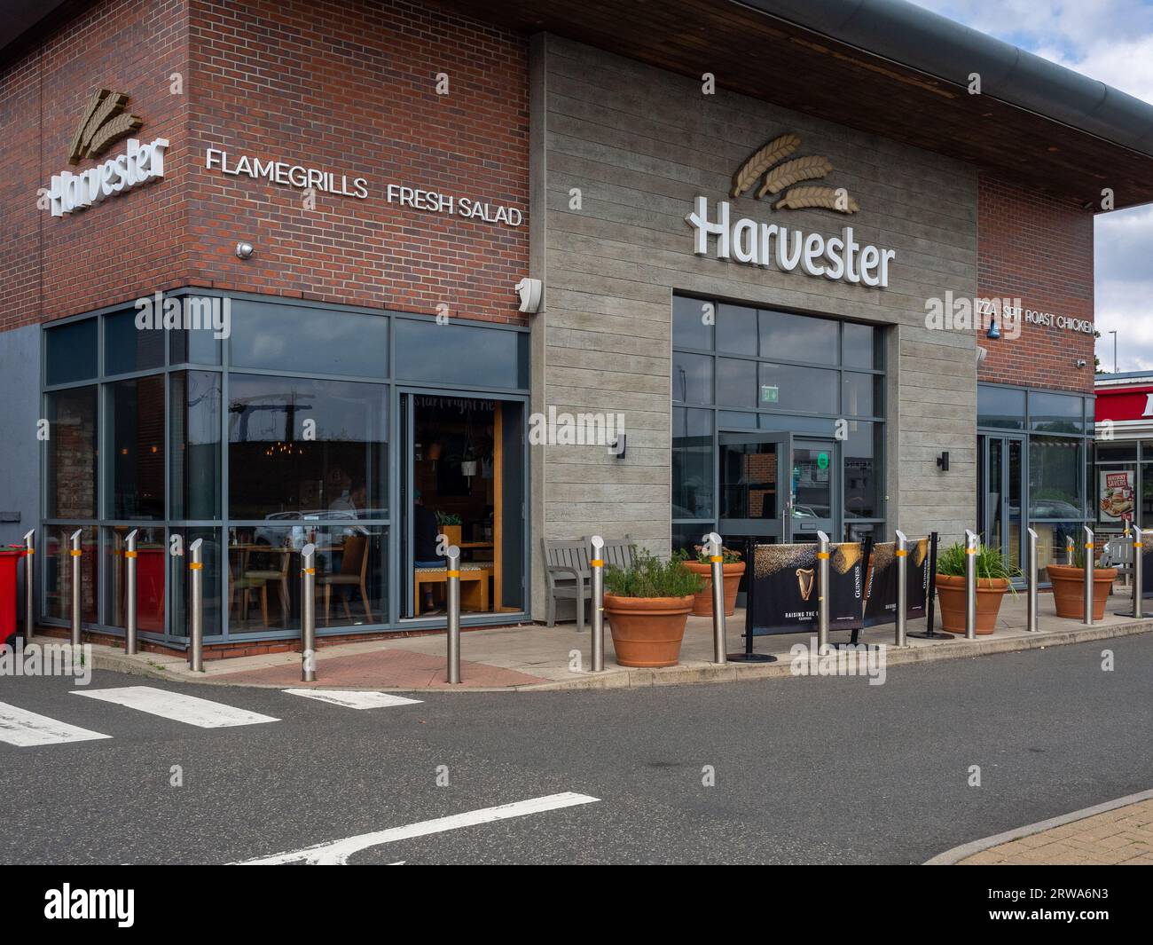 Harvester Restaurant, Riverside Retail Park, Northampton, UK Stock Photo