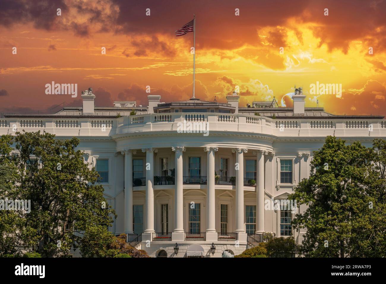 Washington dc sunset fountain hi-res stock photography and images - Alamy